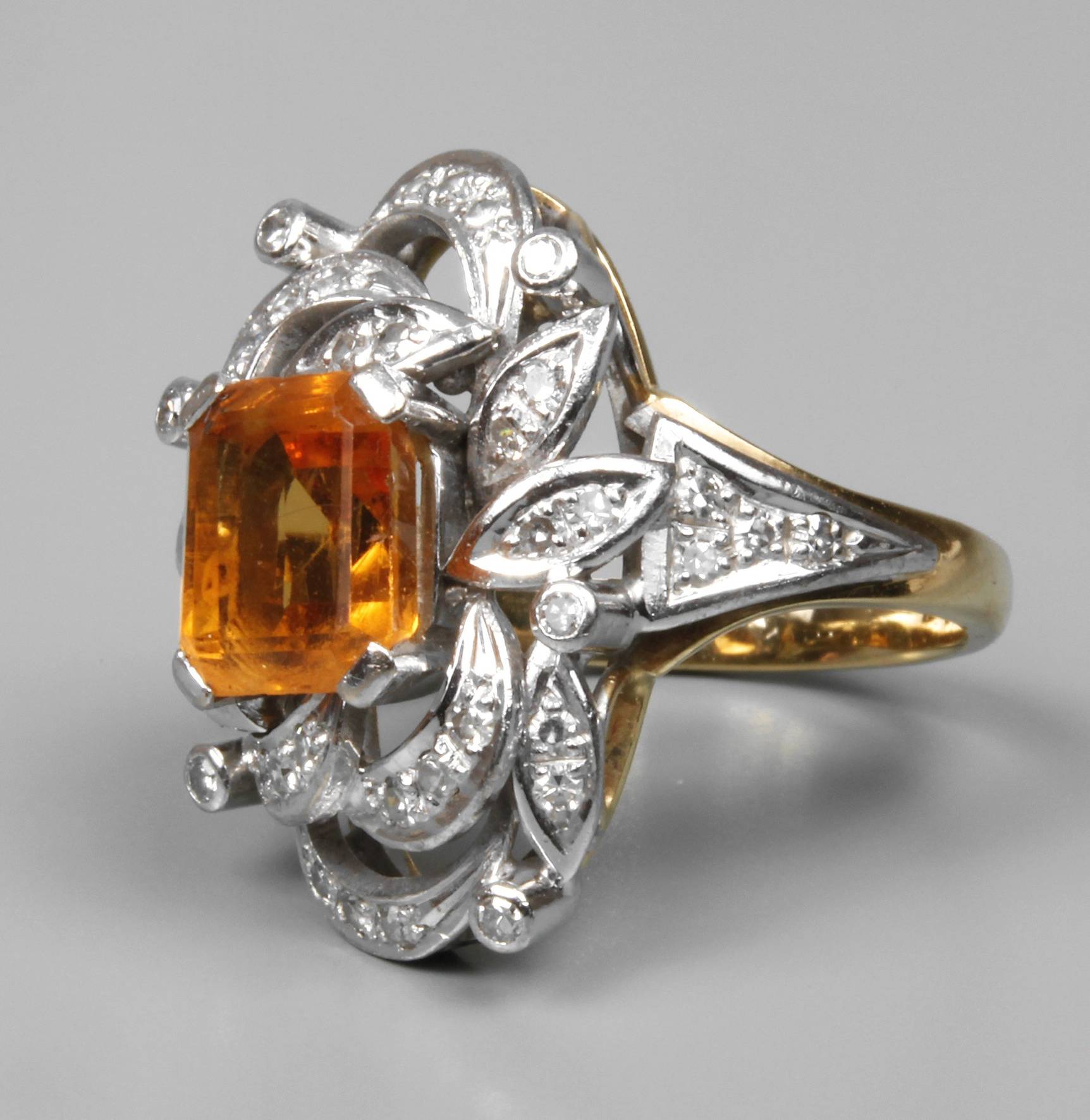 Damenring mit Citrin und Diamanten