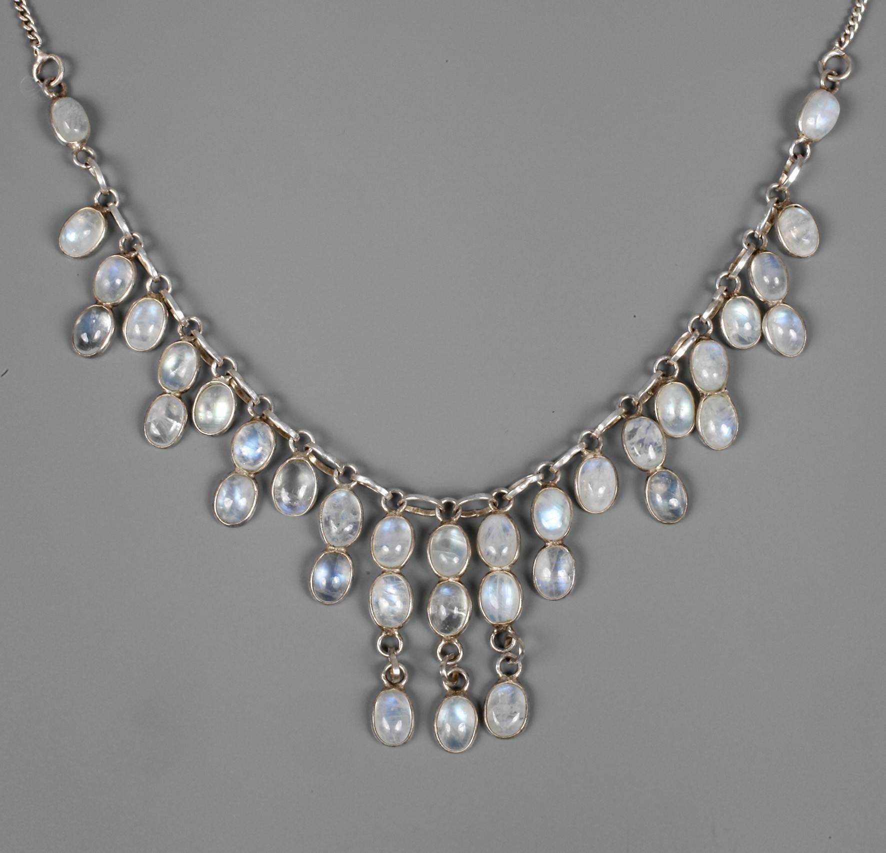 Collier mit Mondsteinen