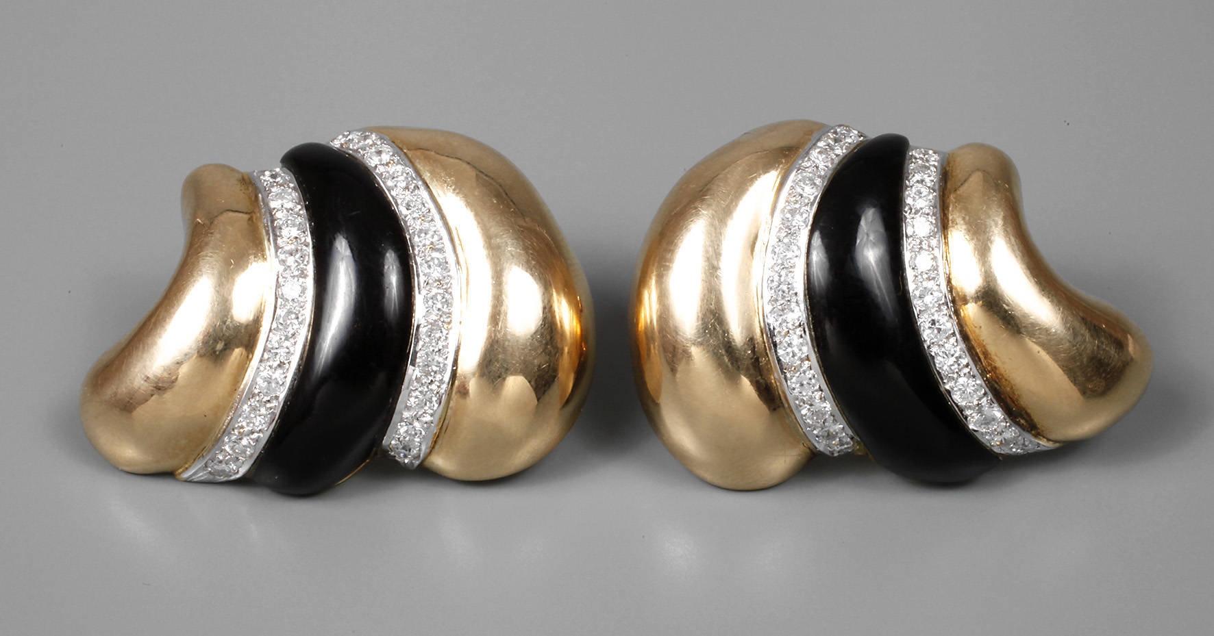 Paar Ohrringe mit Onyx und Brillanten