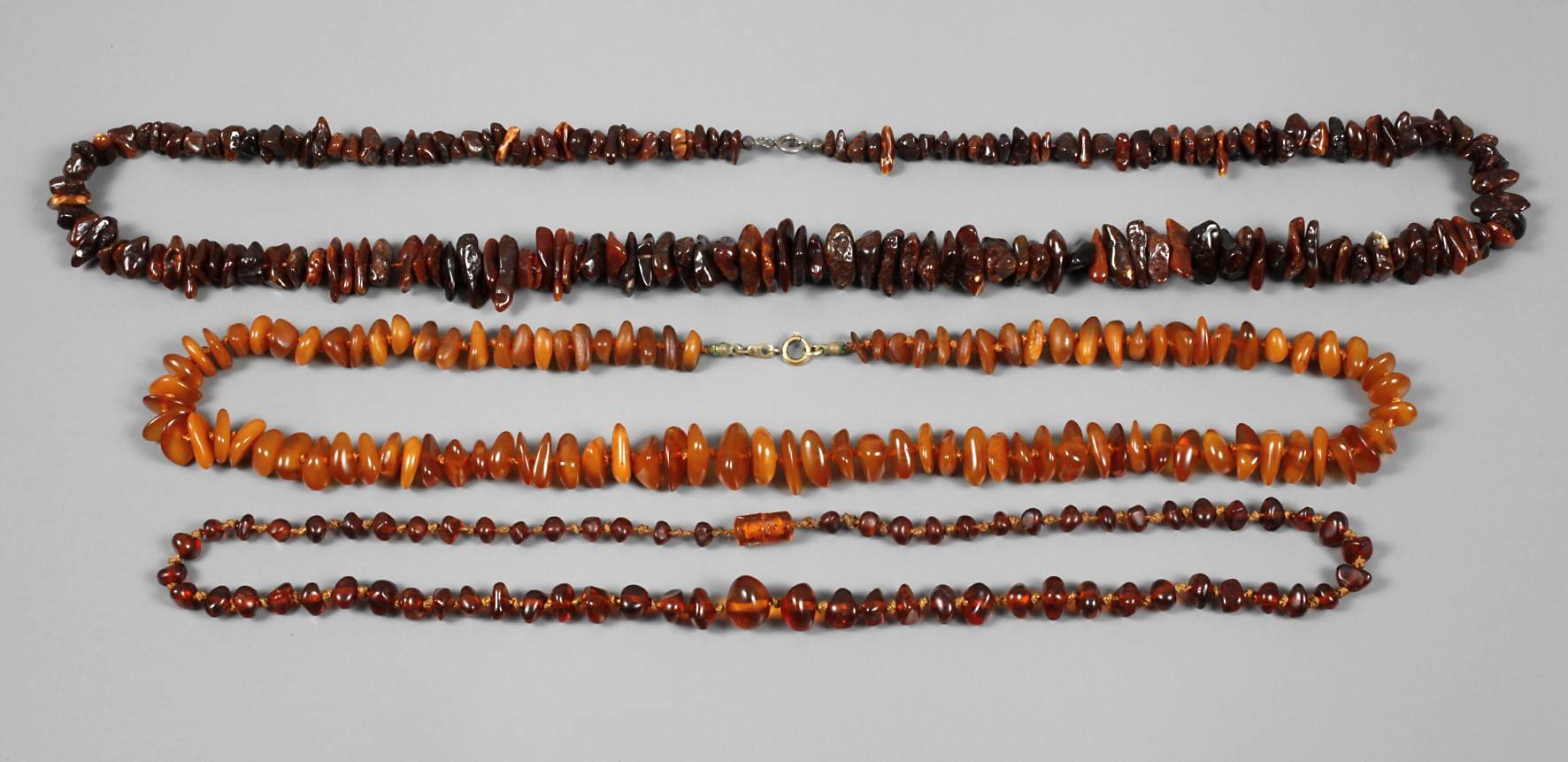 Drei Bernsteinketten