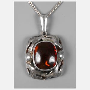 Bernsteinanhänger an Kette