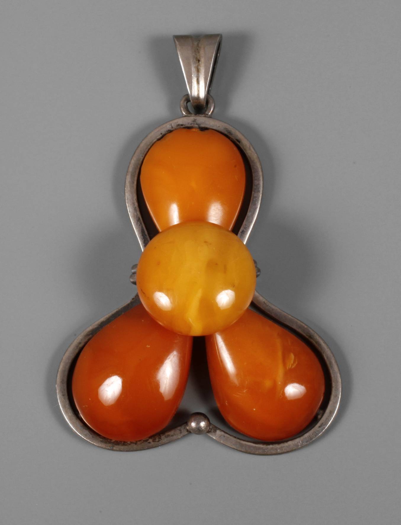 Großer Bernsteinanhänger