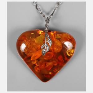 Großer Bernsteinanhänger an Silberkette