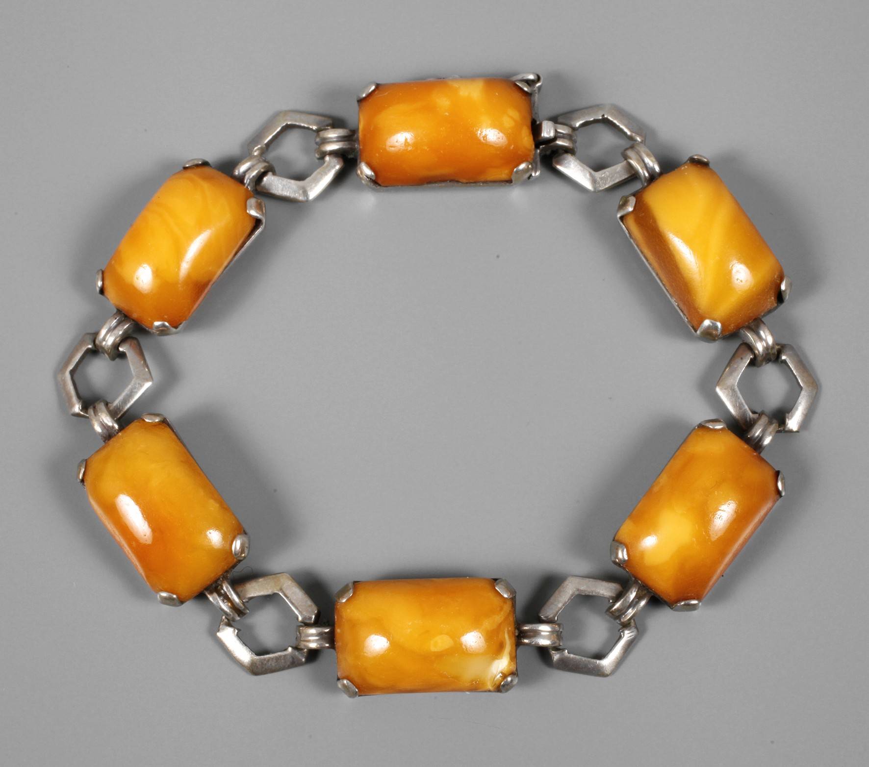 Silberarmband mit Bernsteinbesatz