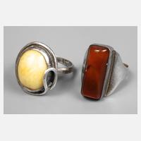 Zwei Silberringe mit Bernstein111