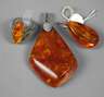 Drei Teile Bernsteinschmuck