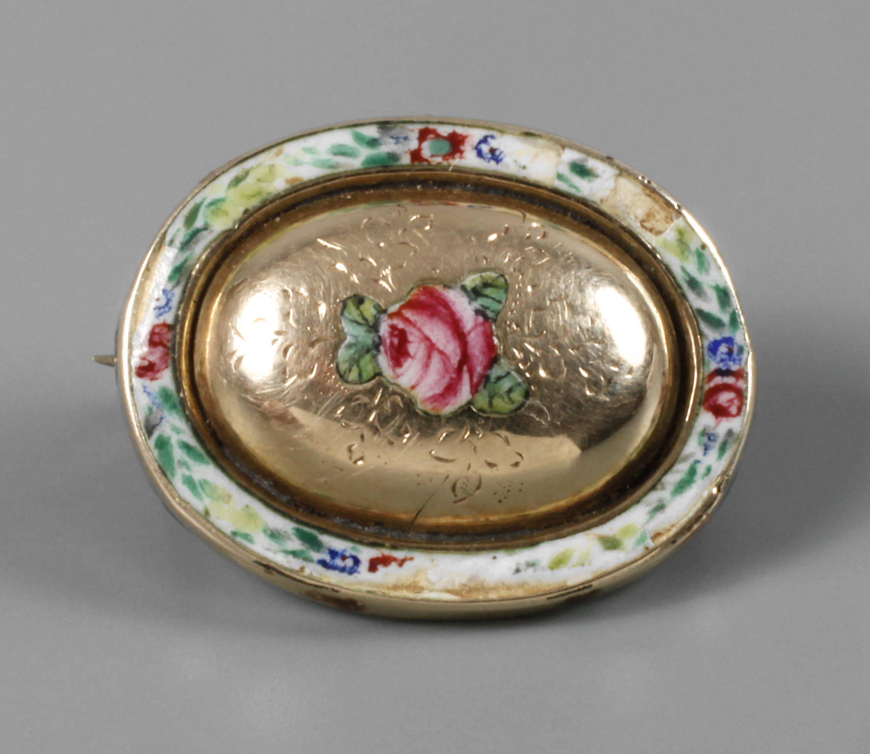 Biedermeierbrosche mit Emailmalerei