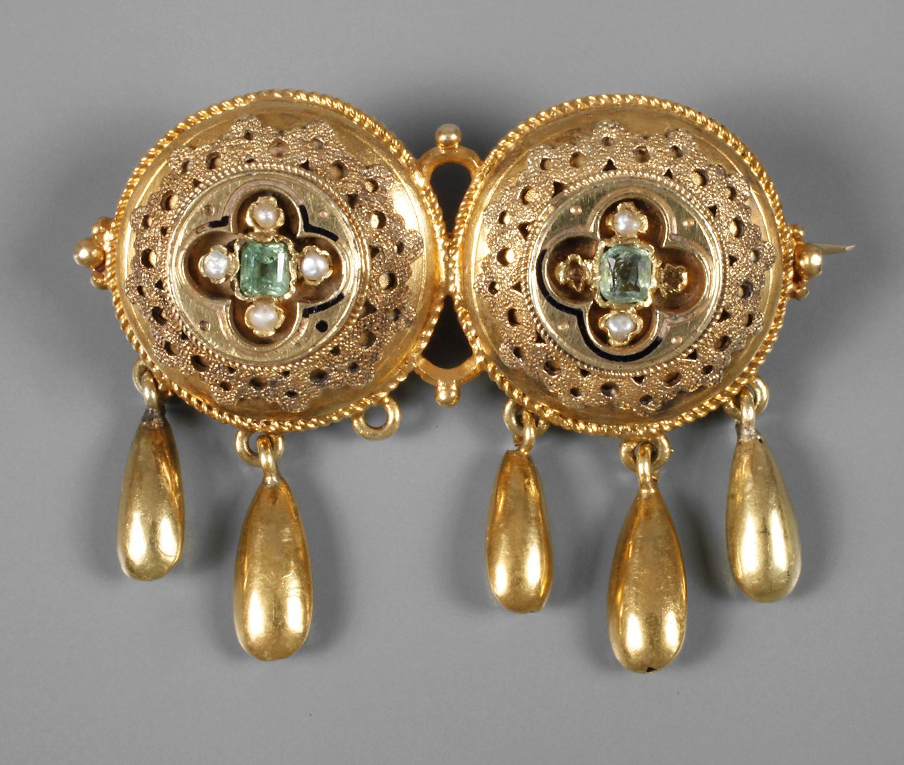 Feine Biedermeierbrosche mit Smaragden