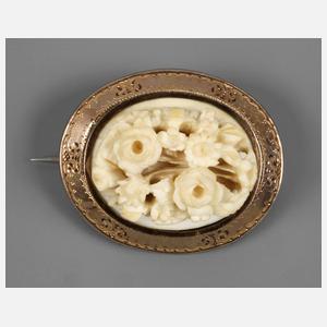 Brosche mit Elfenbeinschnitzerei