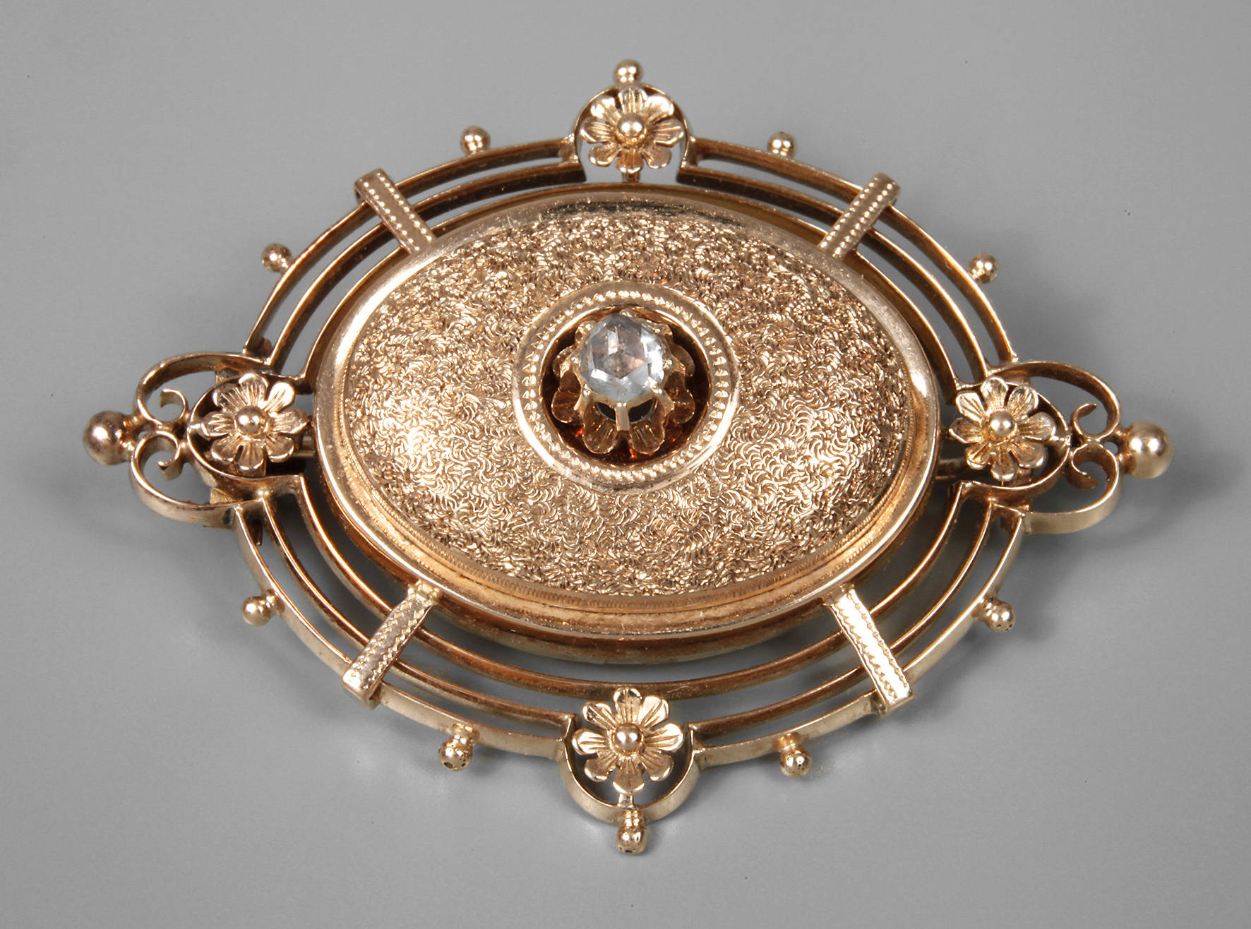 Historismusbrosche mit Diamantbesatz