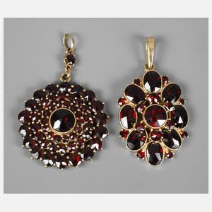 Zwei Granatanhänger