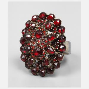 Damenring mit Granatbesatz
