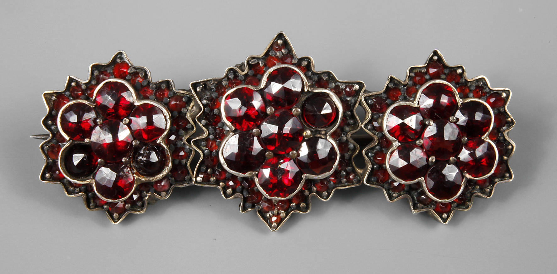 Granatbrosche