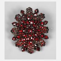 Medaillonbrosche mit Granatbesatz111