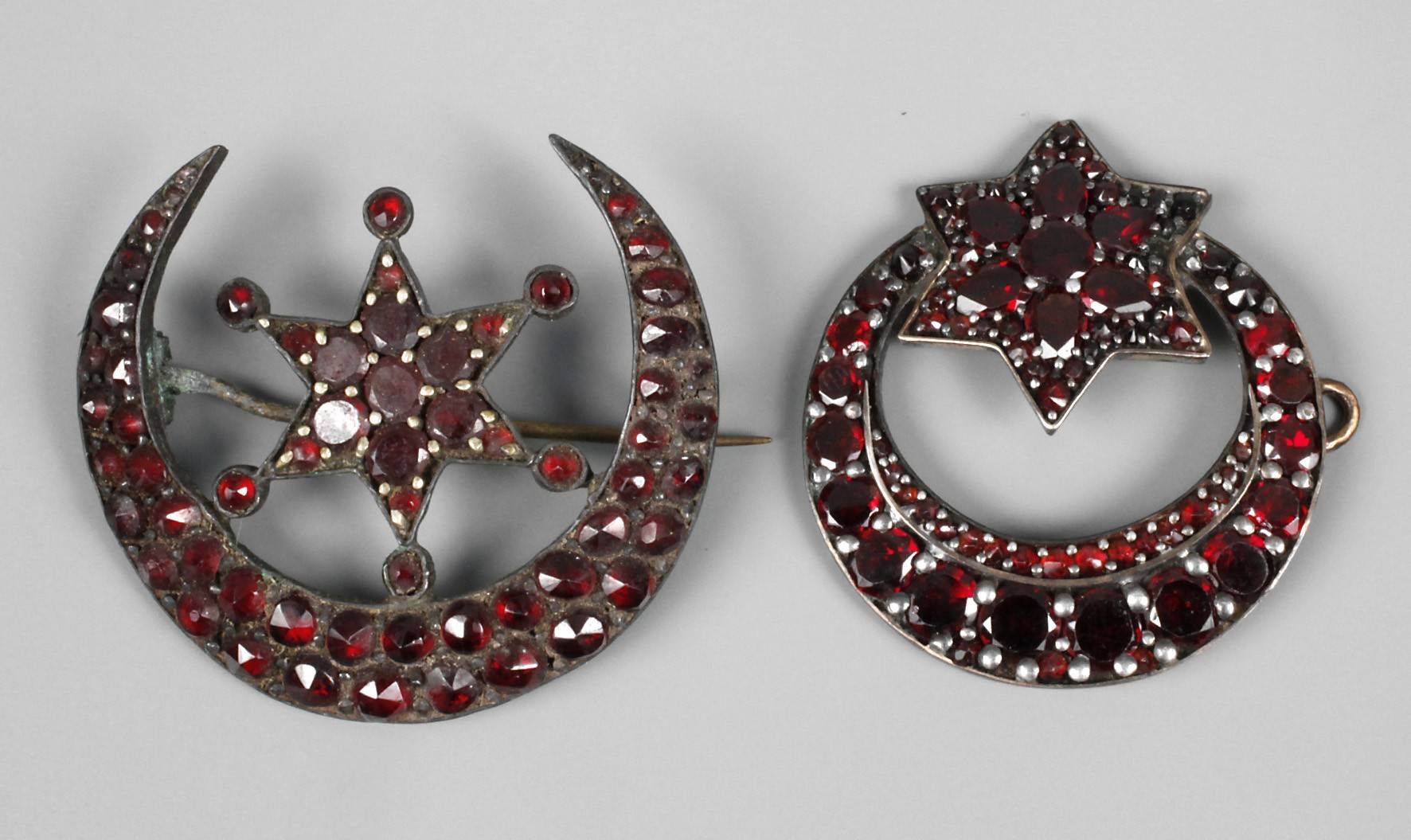 Anhänger und Brosche mit Granatbesatz