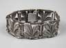 Breites Armband mit Blattdekor