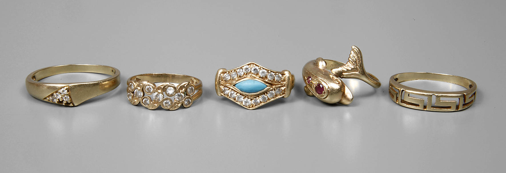 Fünf Damenringe