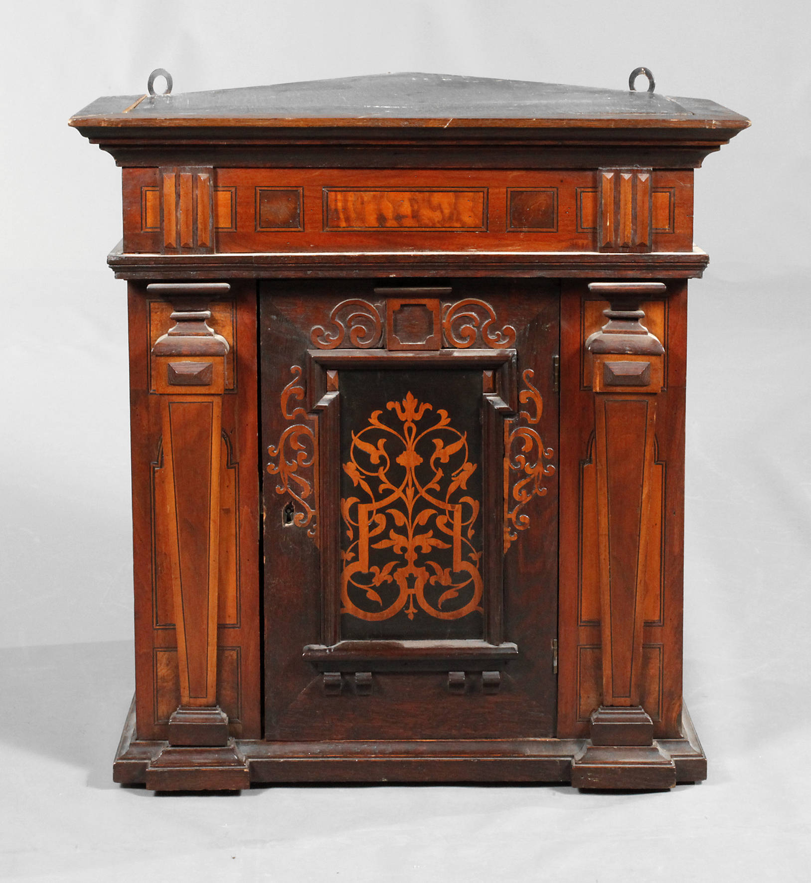 Eckschränkchen Neorenaissance