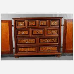Intarsierter Kabinettschrank