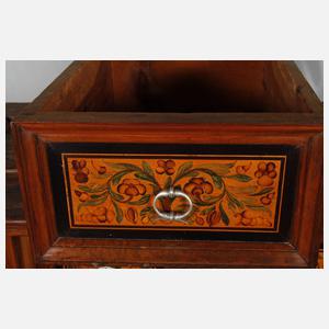 Intarsierter Kabinettschrank