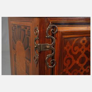 Intarsierter Kabinettschrank