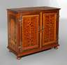 Intarsierter Kabinettschrank