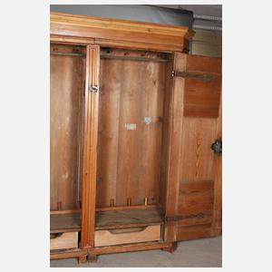 Spätbarocker Kleiderschrank