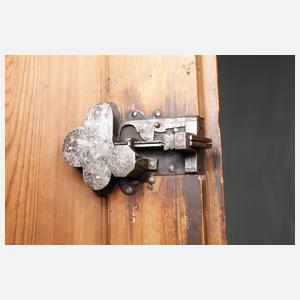 Spätbarocker Kleiderschrank