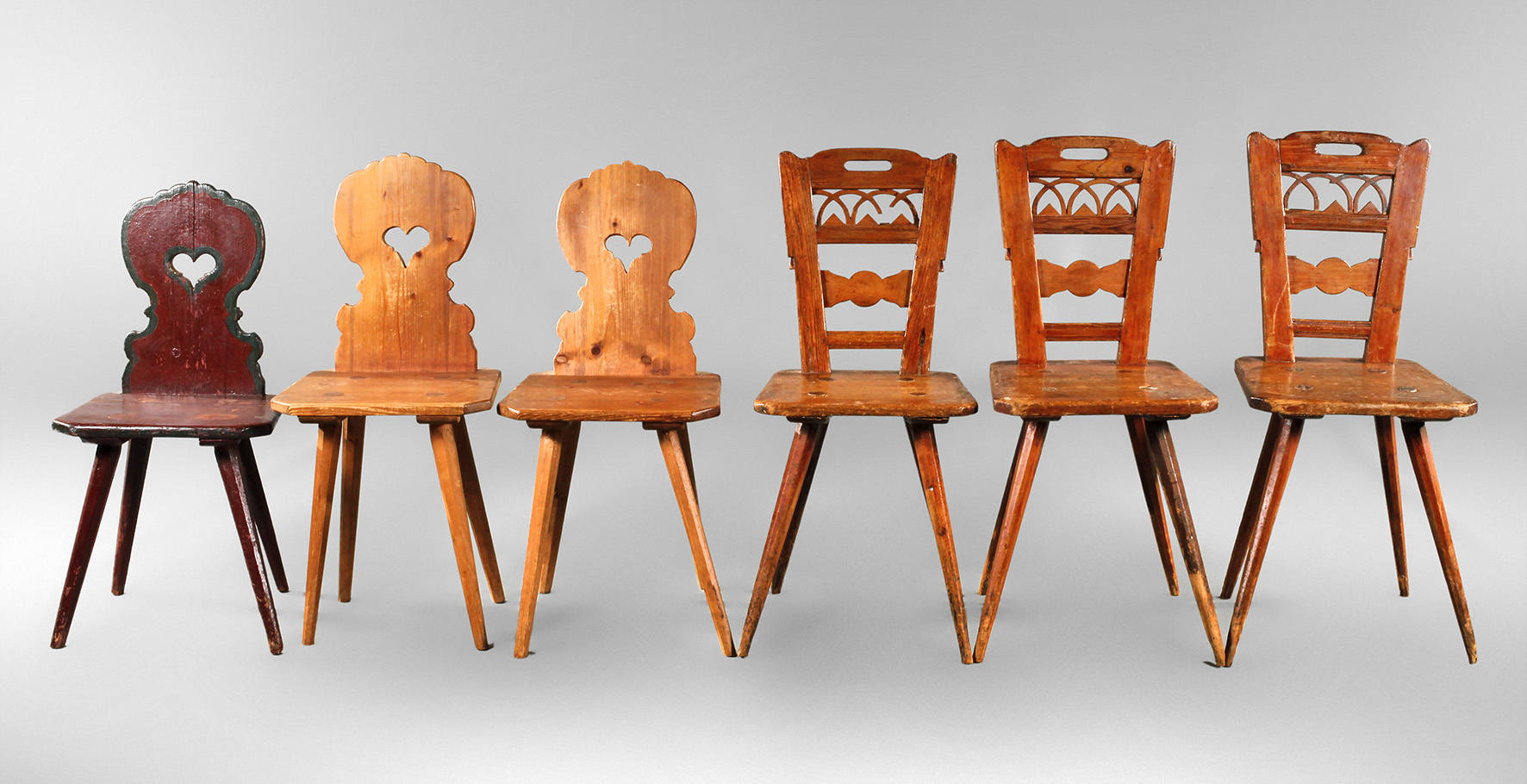 Sechs Brettstühle