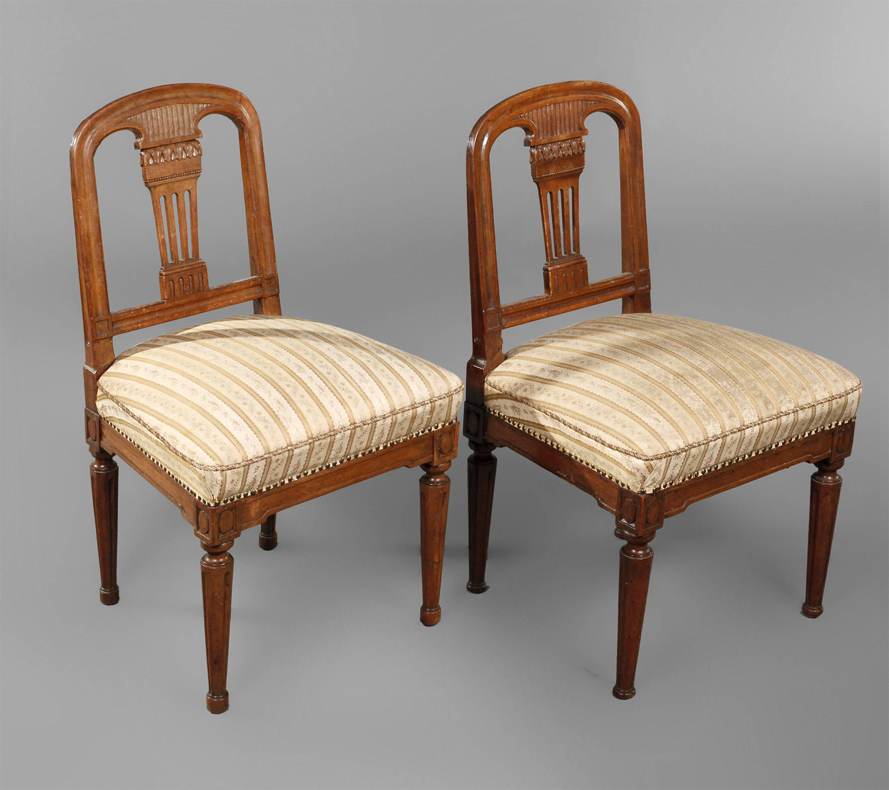Zwei Stühle Louis Seize