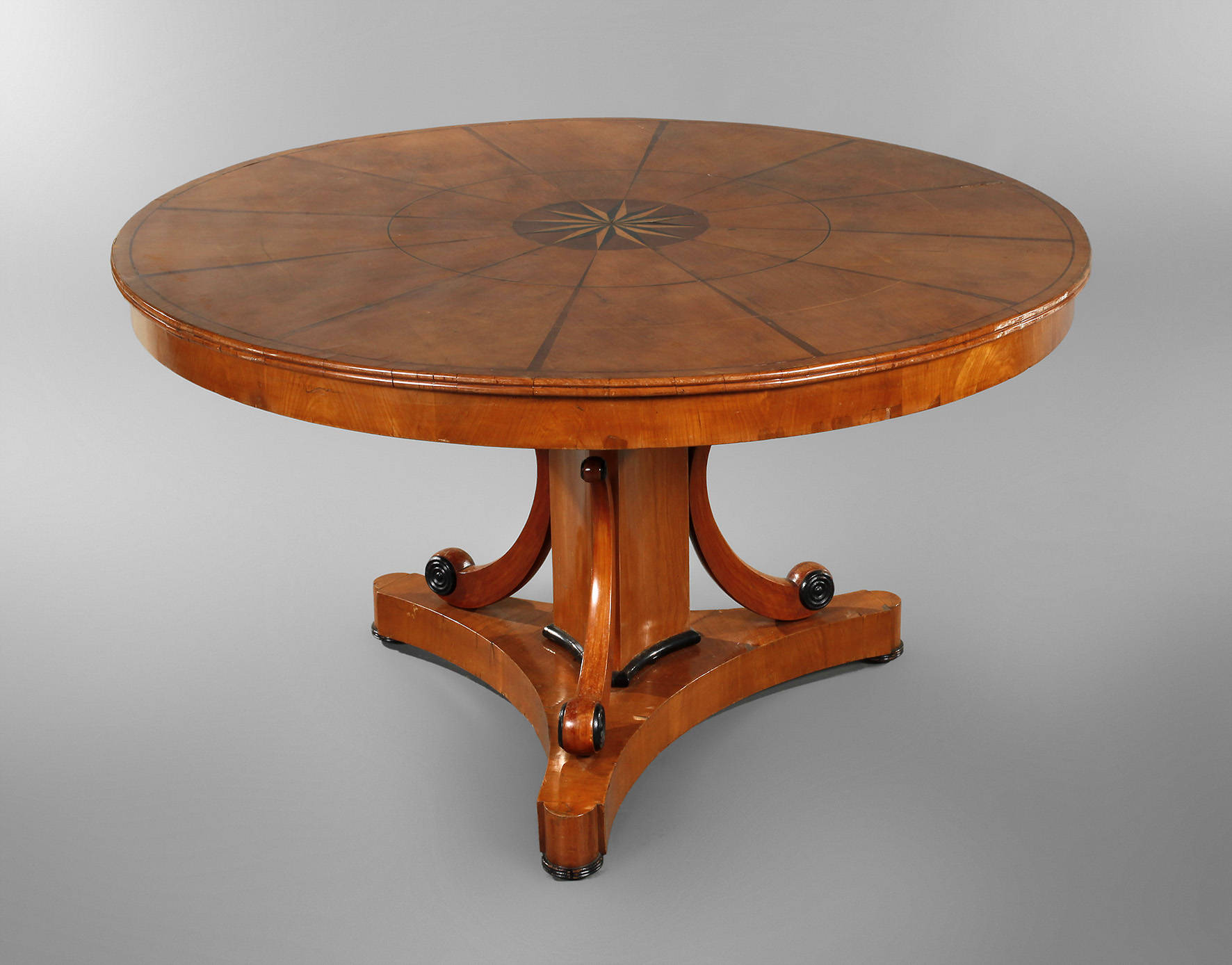 Großer Biedermeiertisch