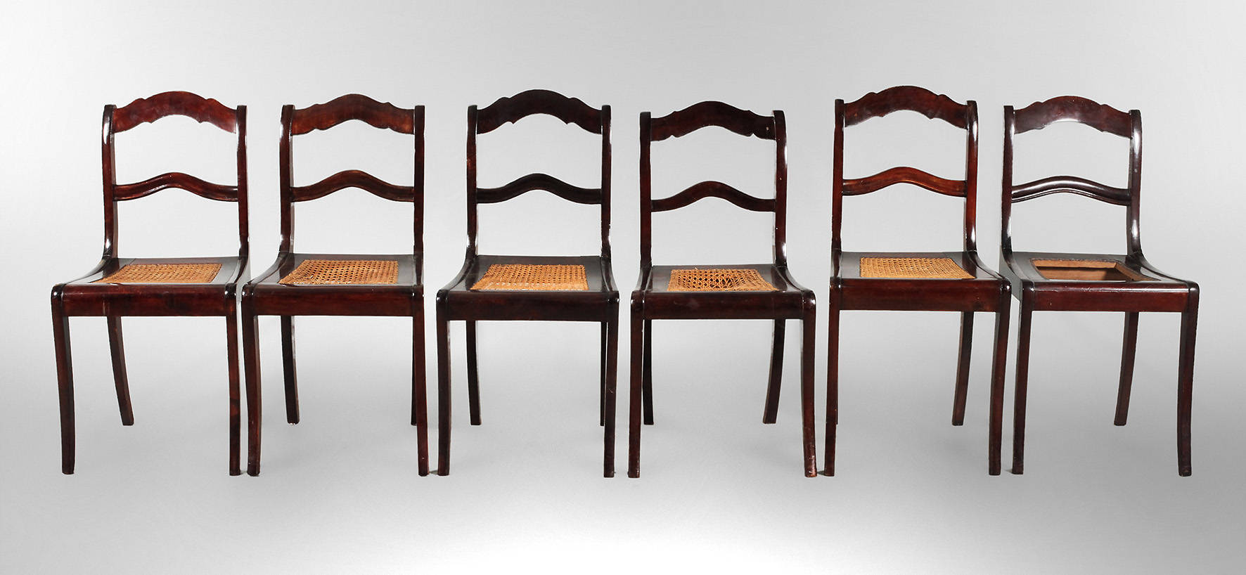 Sechs Biedermeier-Seitenrahmenstühle