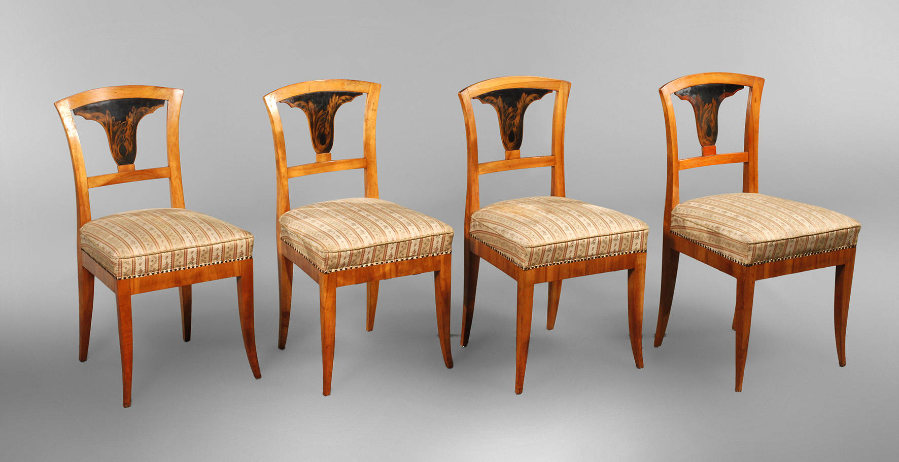 Vier Biedermeierstühle Kirschbaum