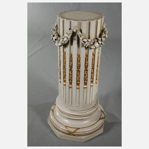 Große dekorative Blumensäule