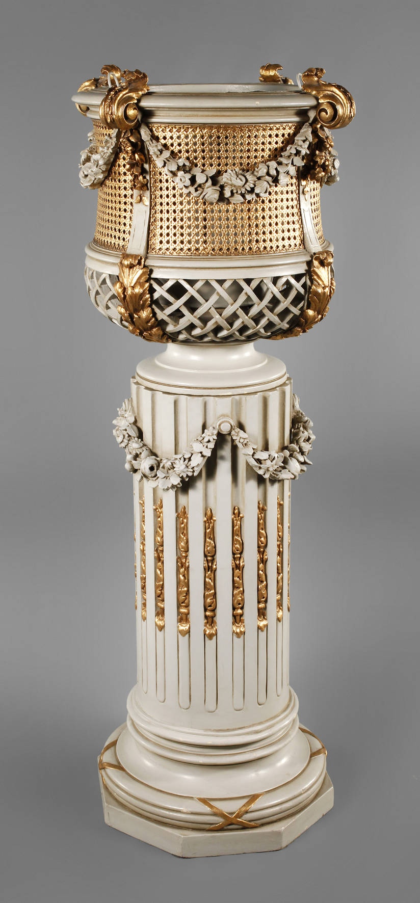 Große dekorative Blumensäule