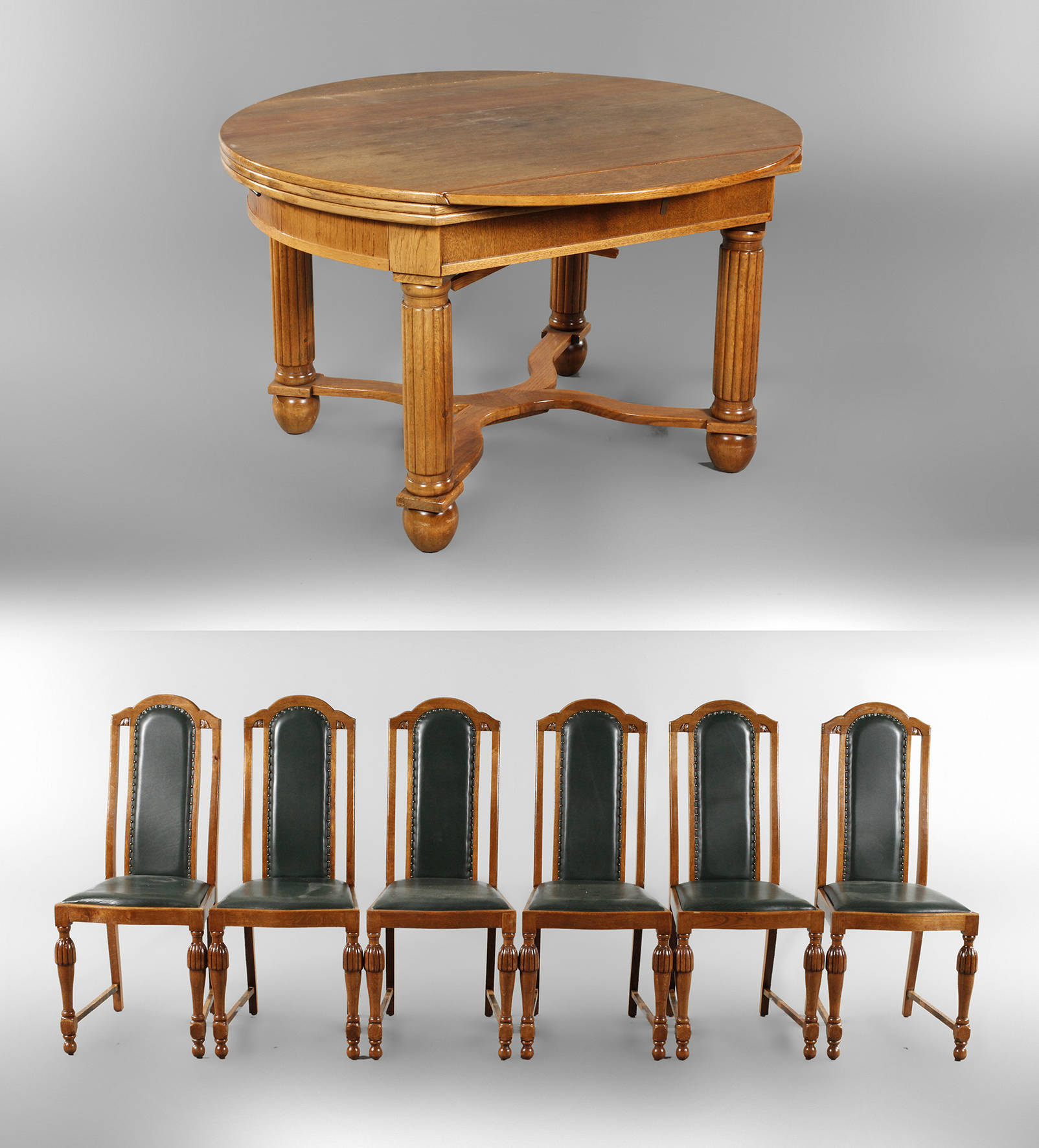 Großer Auszugtisch und sechs Stühle