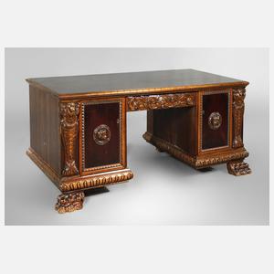 Schreibtisch auf Löwentatzen