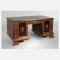 Schreibtisch auf Löwentatzen111