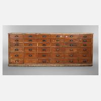 Regal aus einem Kolonialwarenladen111