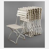 Acht Gartenstühle111