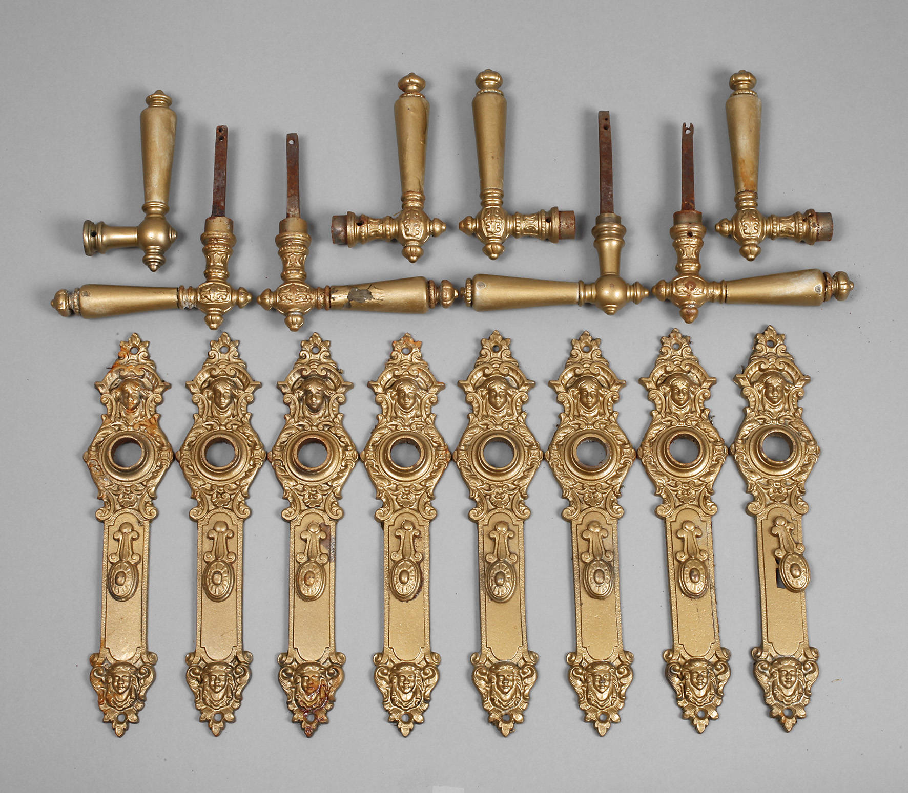 Vier Türbeschläge Gründerzeit