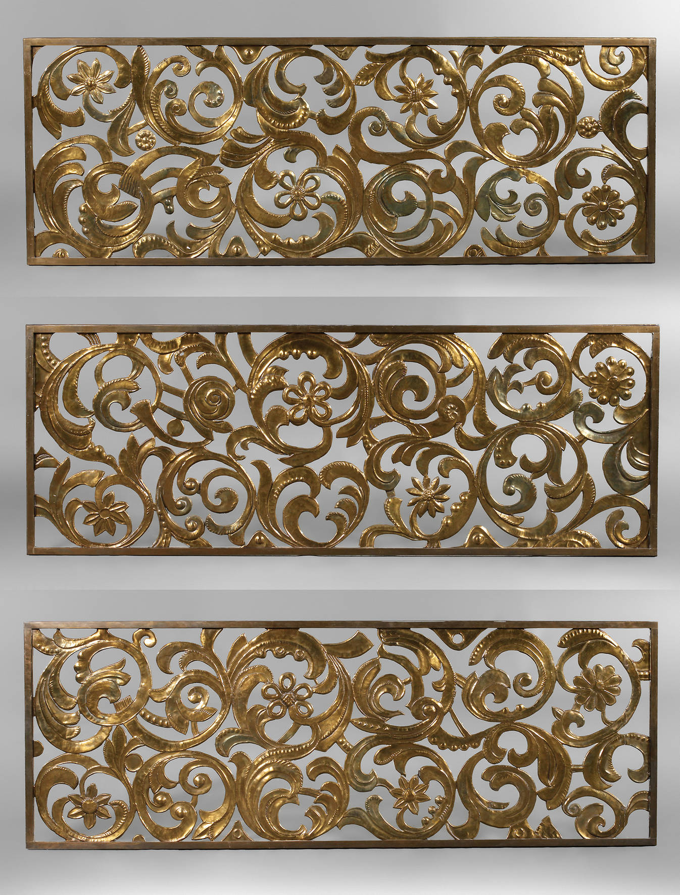 Drei Heizkörperverkleidungen