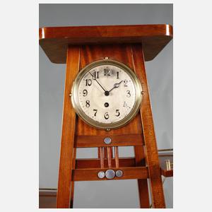 Postament Jugendstil mit Uhr