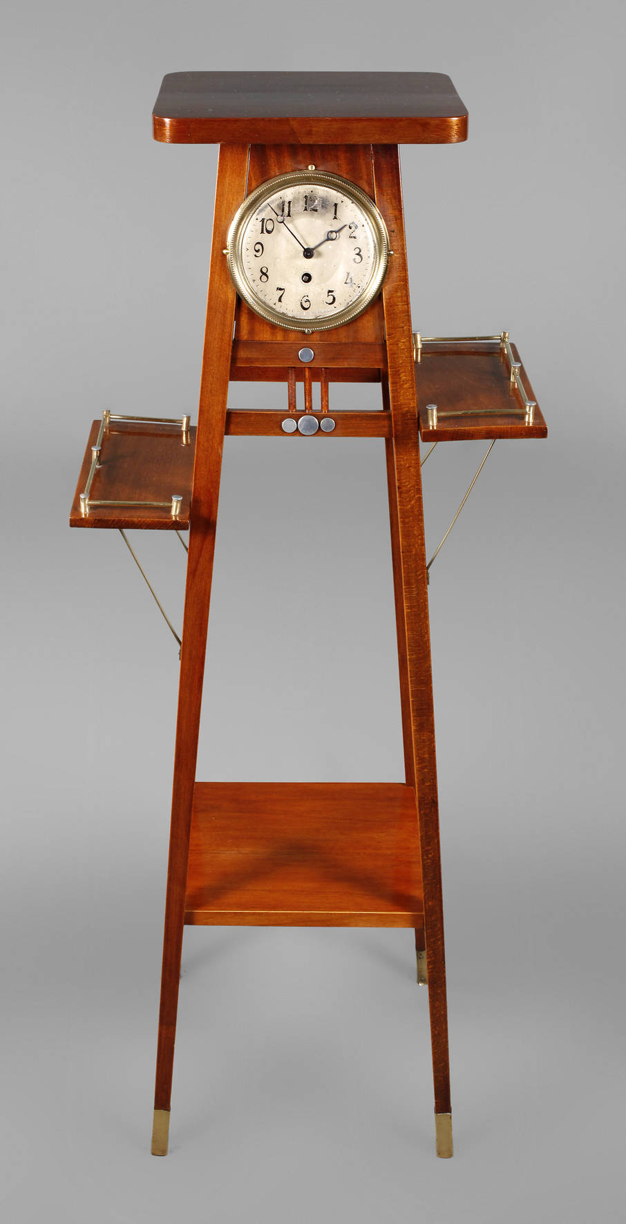 Postament Jugendstil mit Uhr