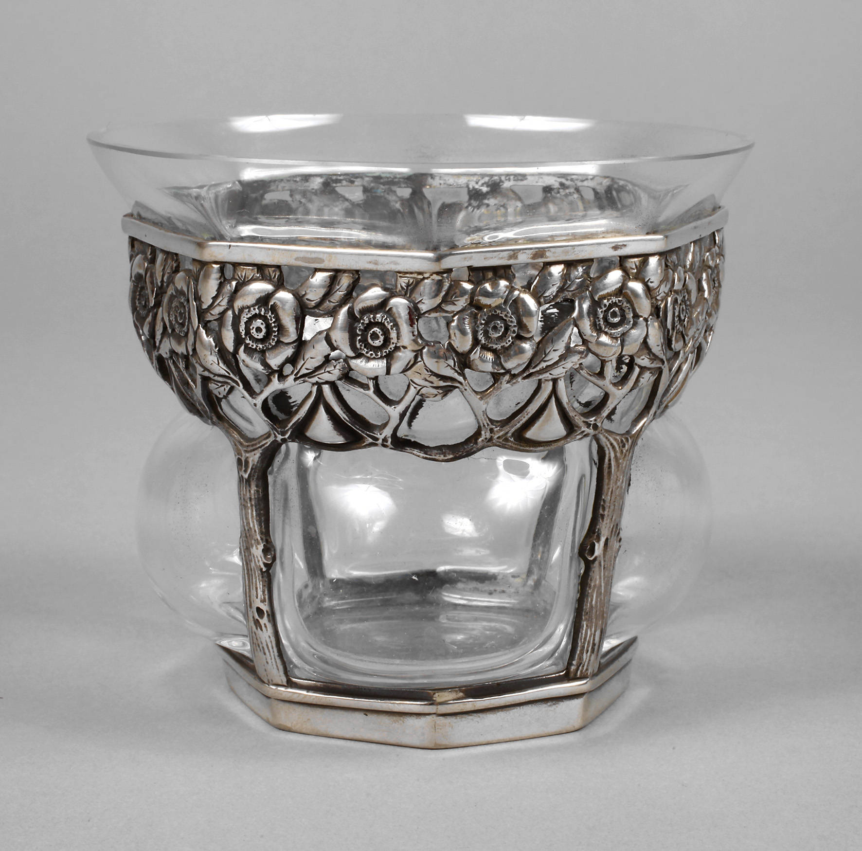 Bechervase mit Silbermontur