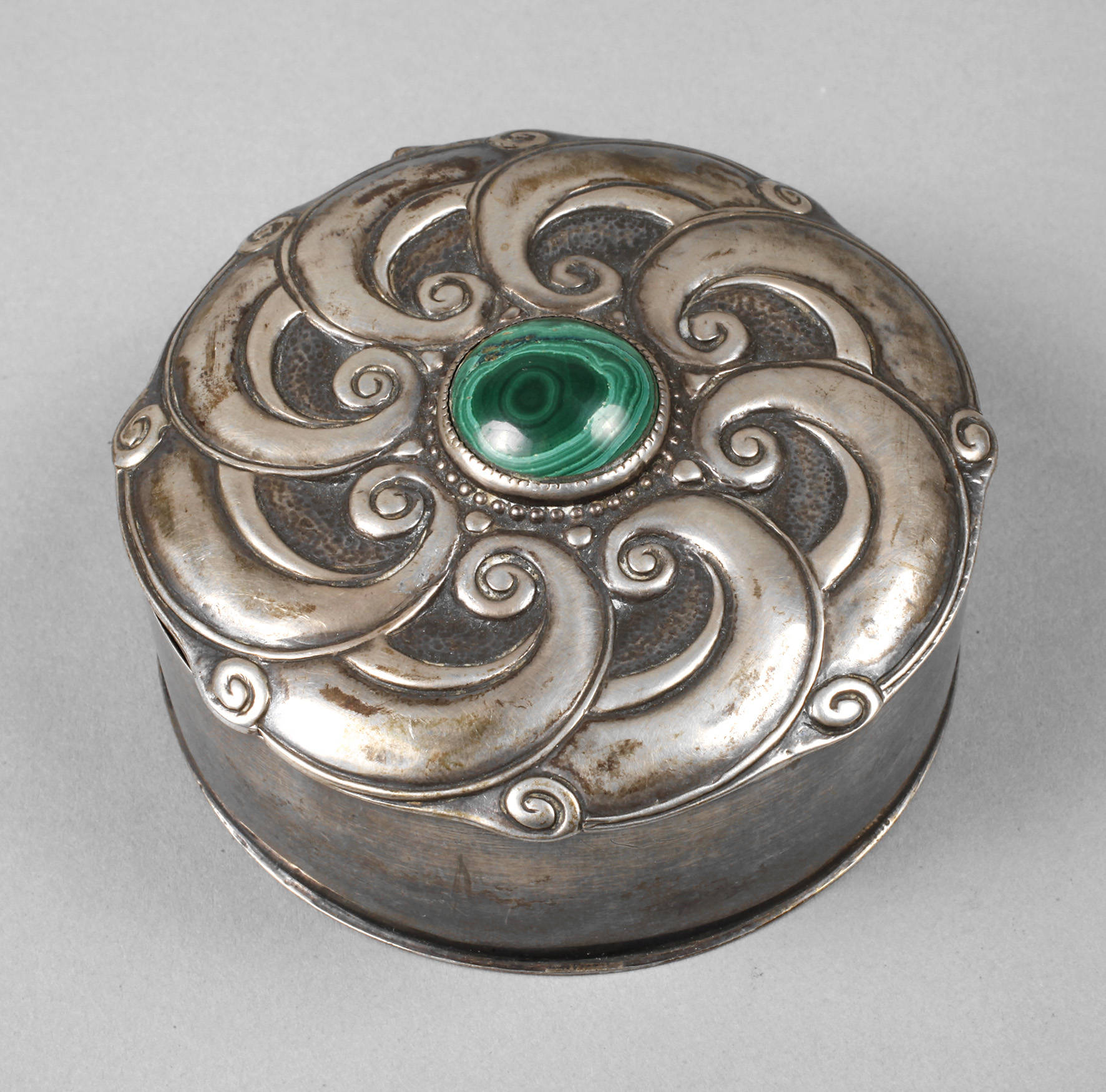 Jugendstil-Pillendose