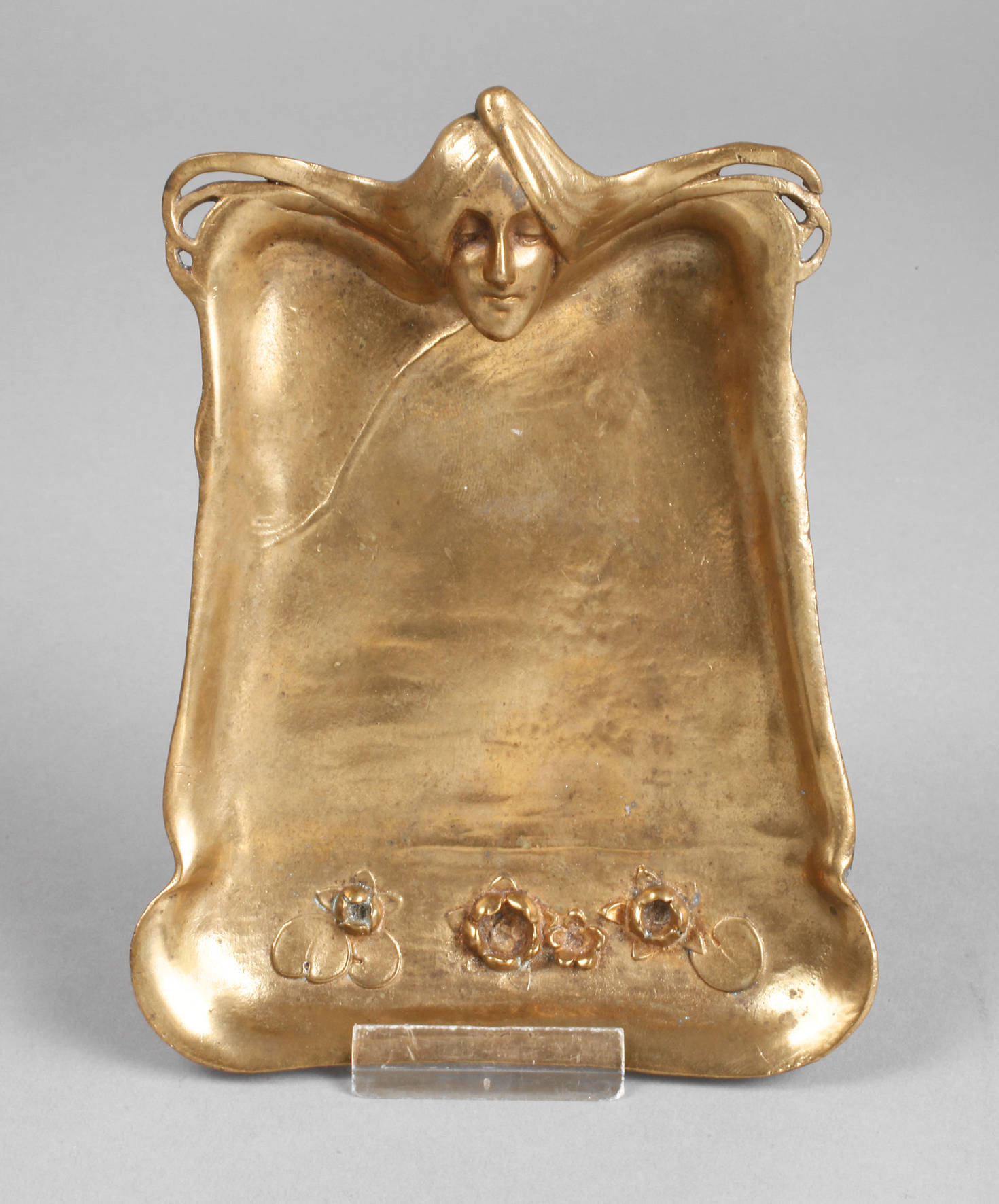 Jugendstilschale mit Frauenkopf