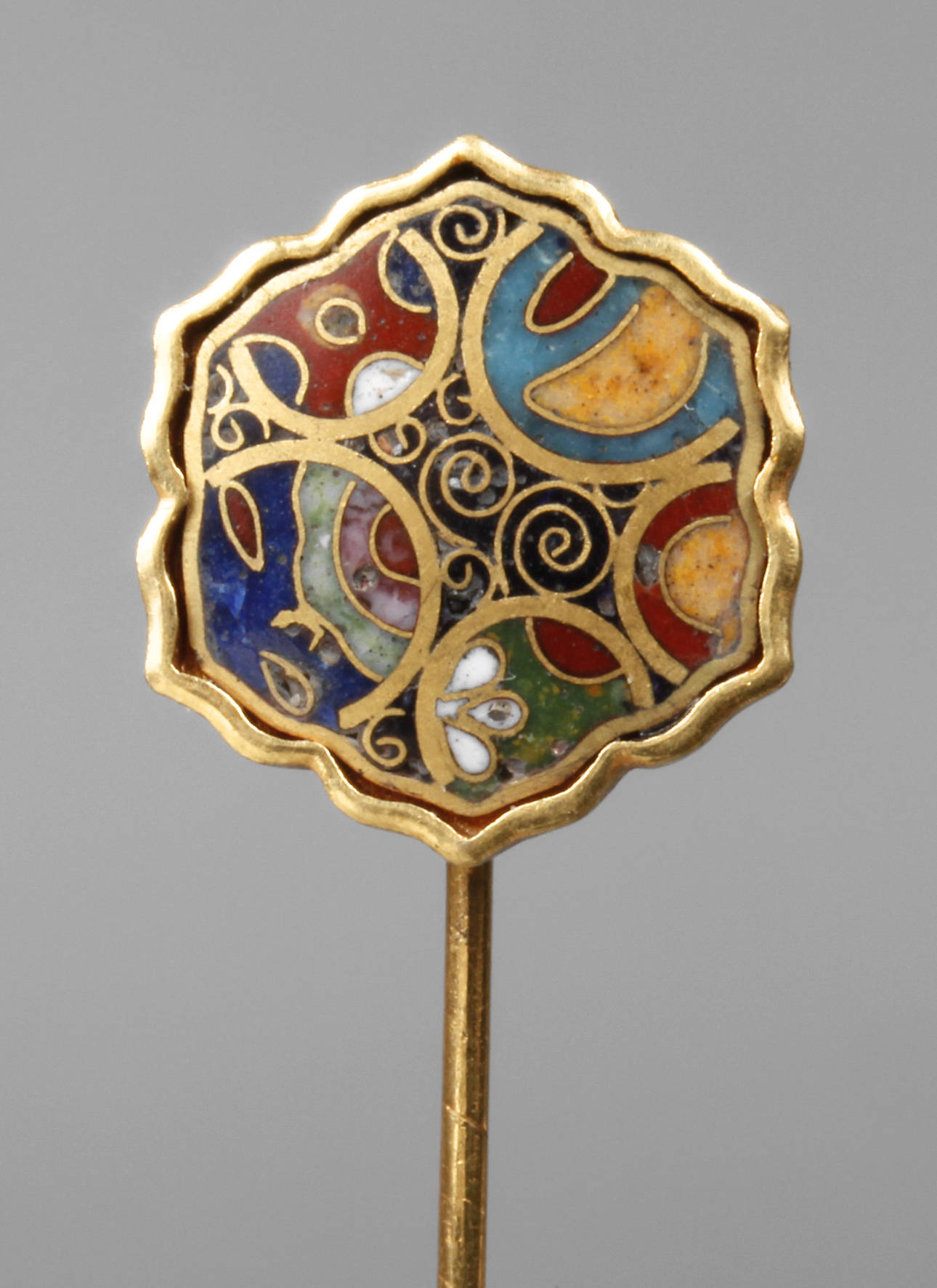 Reversnadel mit feiner Emaileinlage