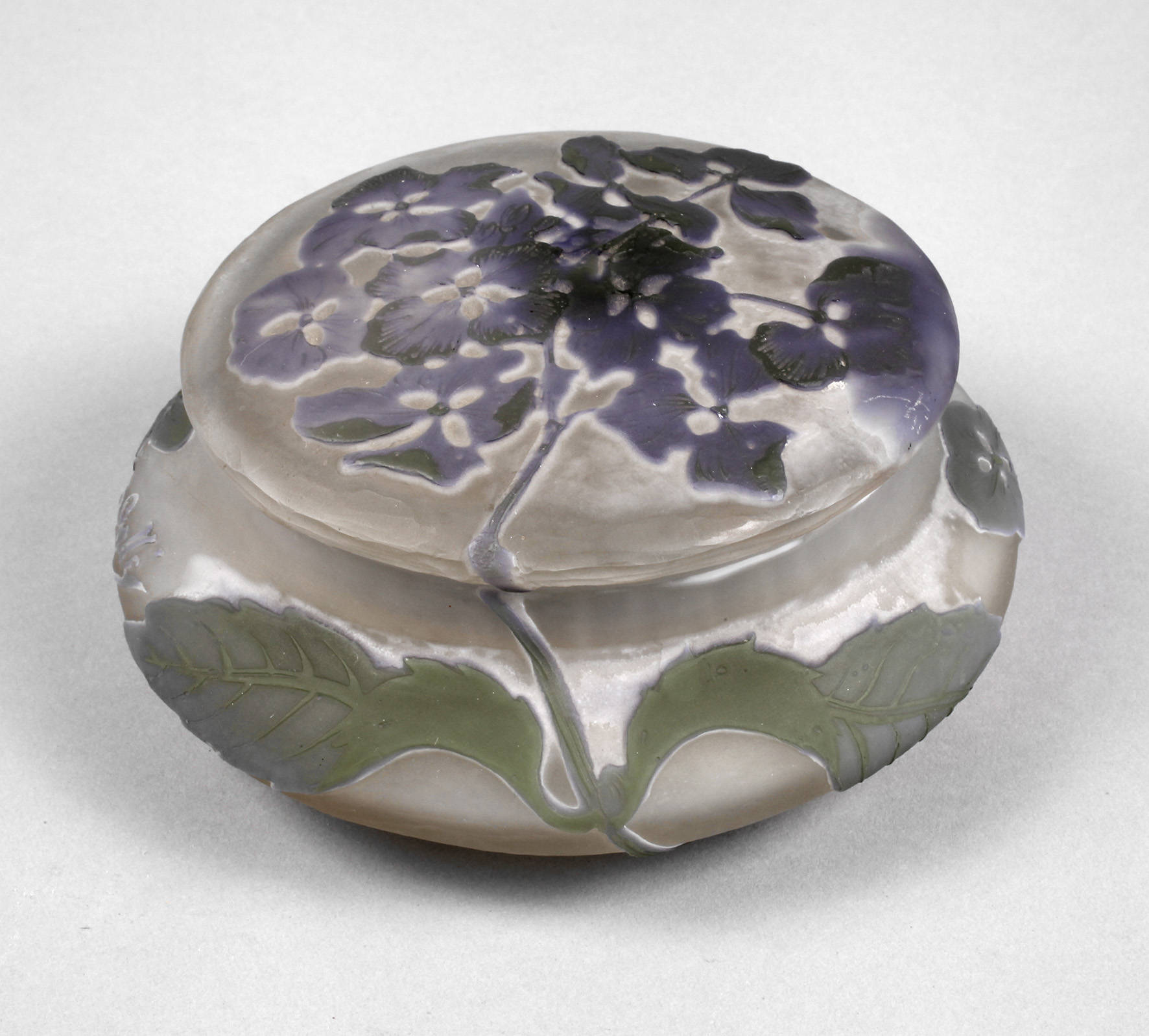 Emile Gallé Deckeldose Veilchen