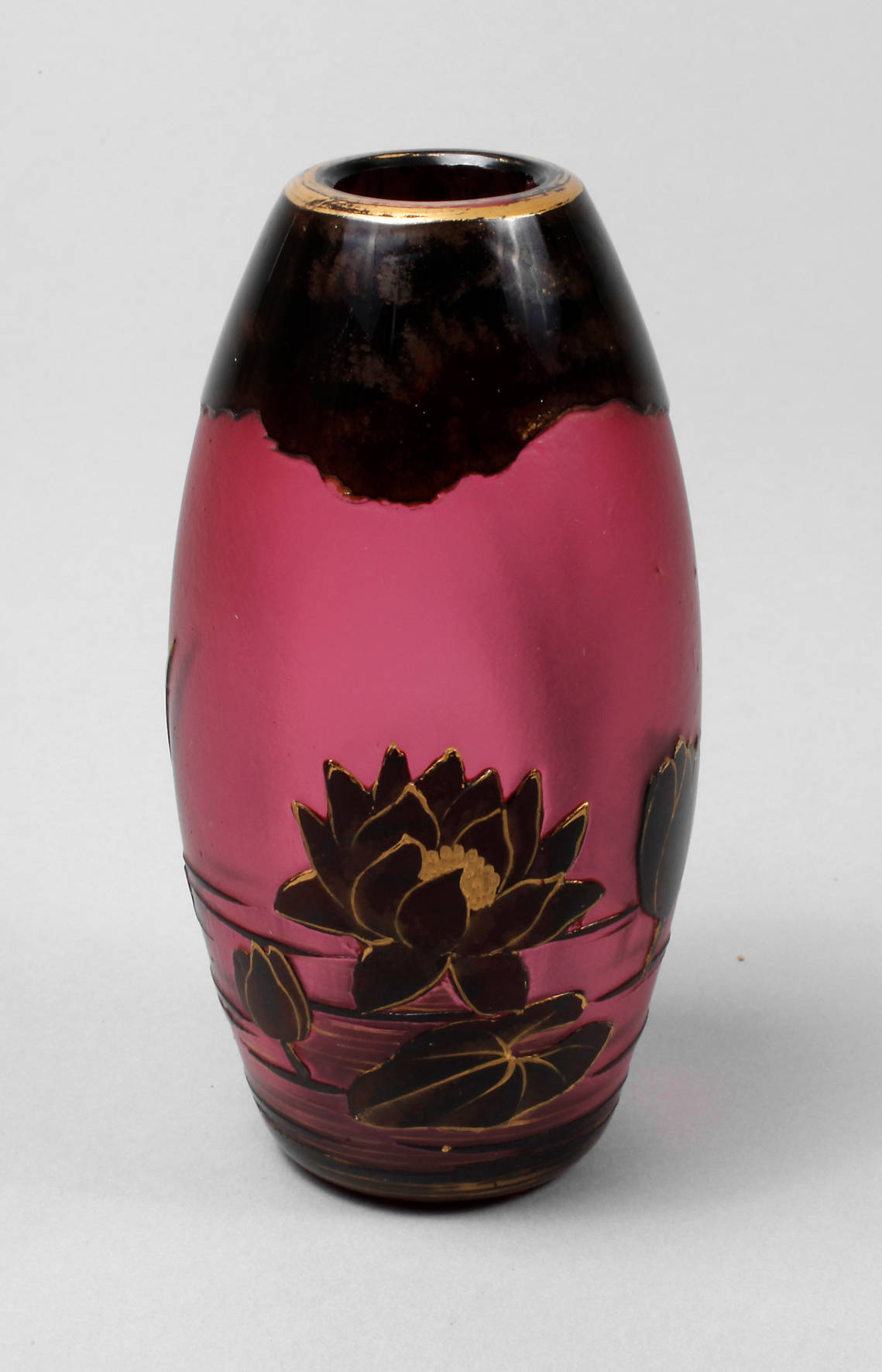 Jugendstilvase mit Seerosendekor